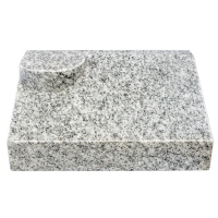 Pultstein mit Sockel